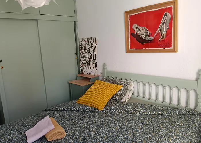 Coty\'S Beach, Habitaciones En Casa Compartida